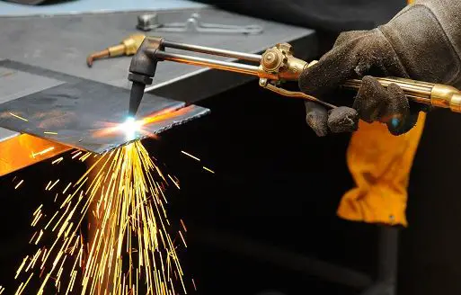 oxygen is used for flame production in gas welding